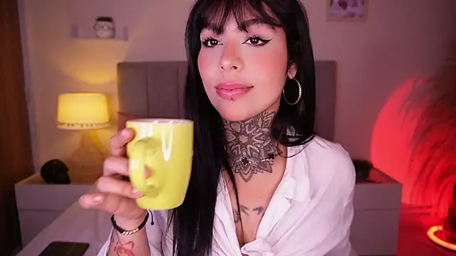 Snapshot of curvyliciousss chatting on 02.17.25 curvyliciousss online show from 02.17.25