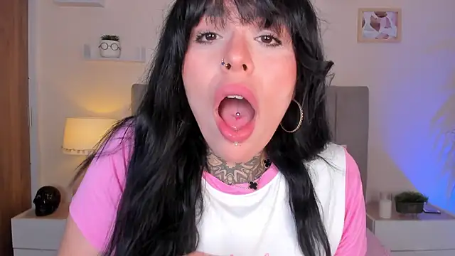 Snapshot of curvyliciousss chatting on 03.16.25 curvyliciousss online show from 03.16.25