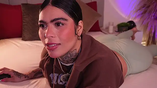 Snapshot of curvyliciousss chatting on 09.29.25 curvyliciousss online show from 09.29.25