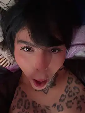 Snapshot of curvyliciousss chatting on 11.18.25 curvyliciousss online show from 11.18.25