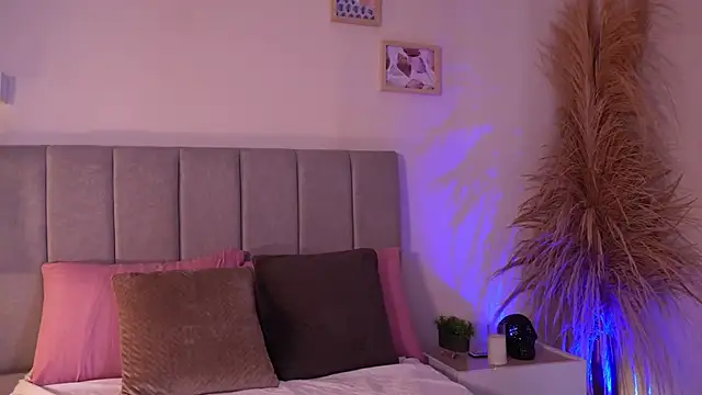 Snapshot of curvyliciousss chatting on 12.02.25 curvyliciousss online show from 12.02.25