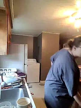 Snapshot of ZeTurtleMaster chatting on 12.27.24 ZeTurtleMaster online show from 12.27.24