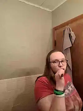 Snapshot of ZeTurtleMaster chatting on 01.05.25 ZeTurtleMaster online show from 01.05.25