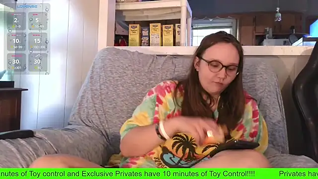 Snapshot of ZeTurtleMaster chatting on 10.11.25 ZeTurtleMaster online show from 10.11.25