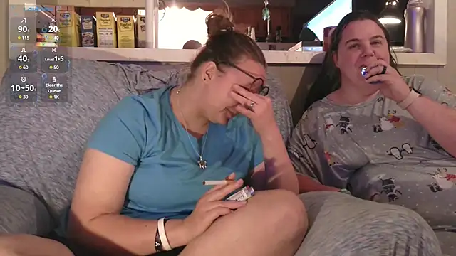 Snapshot of ZeTurtleMaster chatting on 10.17.25 ZeTurtleMaster online show from 10.17.25