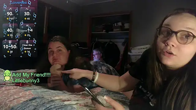 Snapshot of ZeTurtleMaster chatting on 10.31.25 ZeTurtleMaster online show from 10.31.25