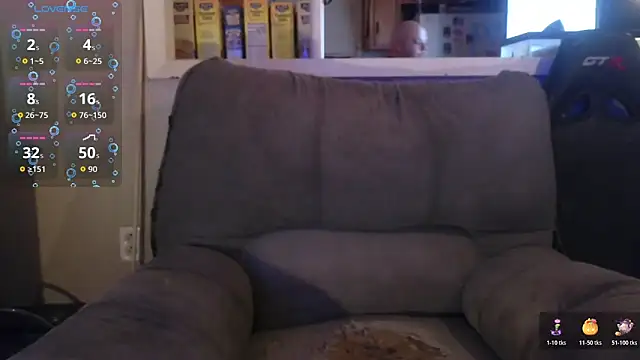 Snapshot of ZeTurtleMaster chatting on 11.04.25 ZeTurtleMaster online show from 11.04.25