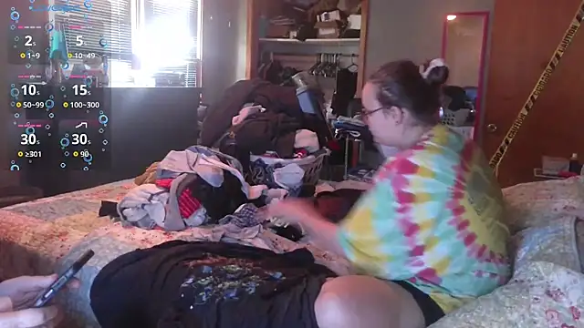 Snapshot of ZeTurtleMaster chatting on 11.04.25 ZeTurtleMaster online show from 11.04.25