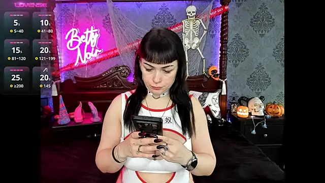BettyNoir online show from 10.23.25