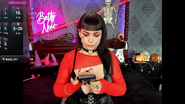 BettyNoir online show from 10.31.25