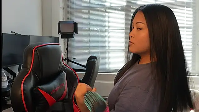 Snapshot of Bubbleliyah chatting on 04.01.26 Bubbleliyah online show from 04.01.26