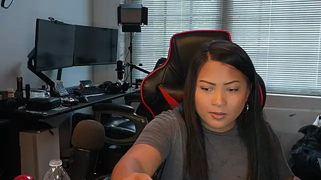 Snapshot of Bubbleliyah chatting on 04.03.26 Bubbleliyah online show from 04.03.26