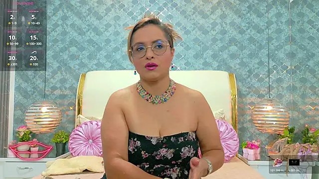 Snapshot of MarilynVega1 chatting on 11.12.25 MarilynVega1 online show from 11.12.25