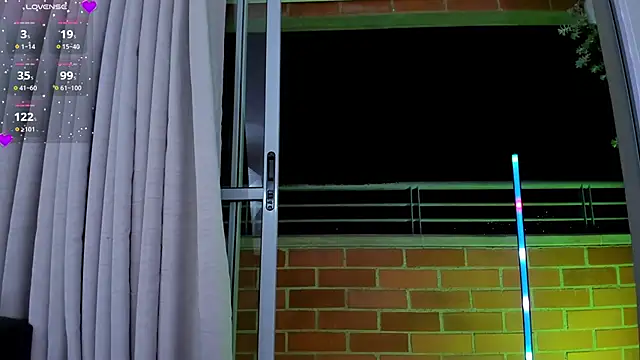 Snapshot of roxie_gates_ chatting on 12.15.24 roxie gates online show from 12.15.24