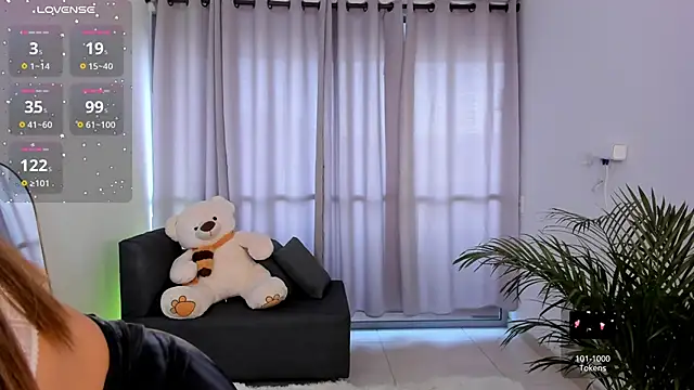 Snapshot of roxie_gates_ chatting on 01.14.25 roxie gates online show from 01.14.25