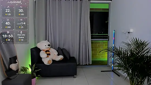 Snapshot of roxie_gates_ chatting on 01.27.25 roxie gates online show from 01.27.25