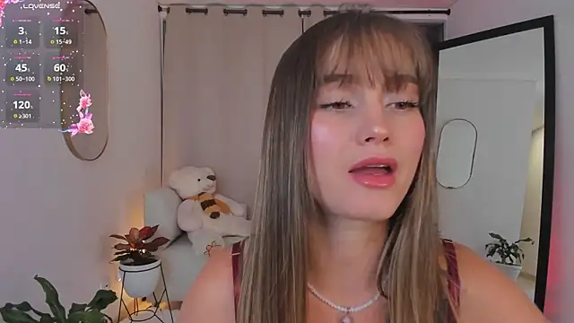 Snapshot of roxie_gates_ chatting on 11.09.25 roxie gates online show from 11.09.25