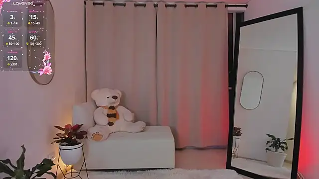 Snapshot of roxie_gates_ chatting on 11.17.25 roxie gates online show from 11.17.25