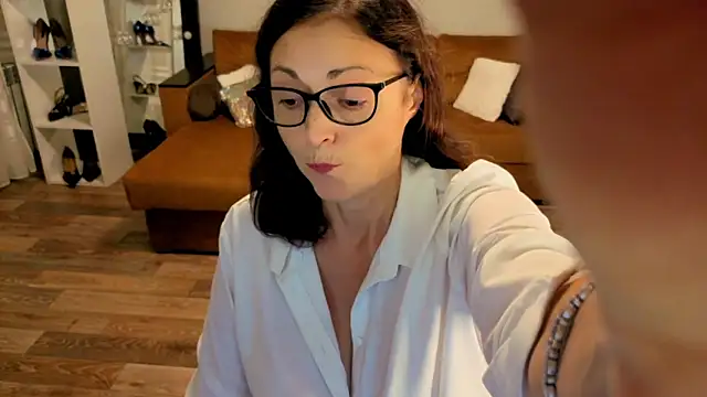 CaringSophie online show from 11.22.25