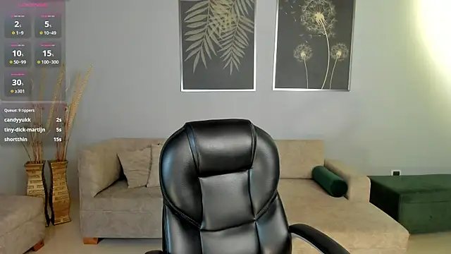 Snapshot of BrennaWalker chatting on 01.10.25 BrennaWalker online show from 01.10.25