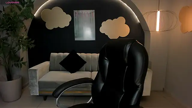 Snapshot of BrennaWalker chatting on 01.30.25 BrennaWalker online show from 01.30.25