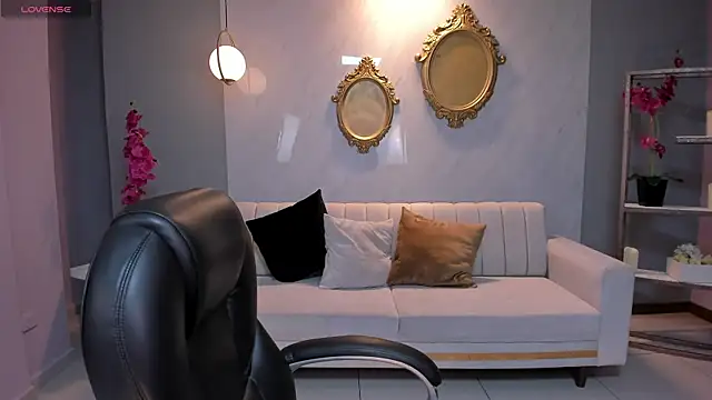 Snapshot of BrennaWalker chatting on 02.26.25 BrennaWalker online show from 02.26.25