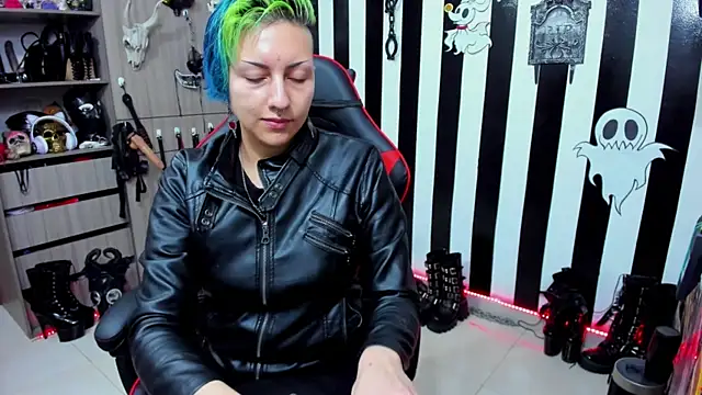 Snapshot of Mistress_Yelena chatting on 12.02.24 Mistress Yelena online show from 12.02.24