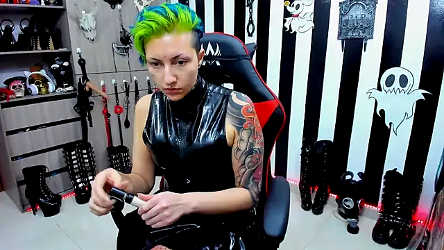 Snapshot of Mistress_Yelena chatting on 12.07.24 Mistress Yelena online show from 12.07.24