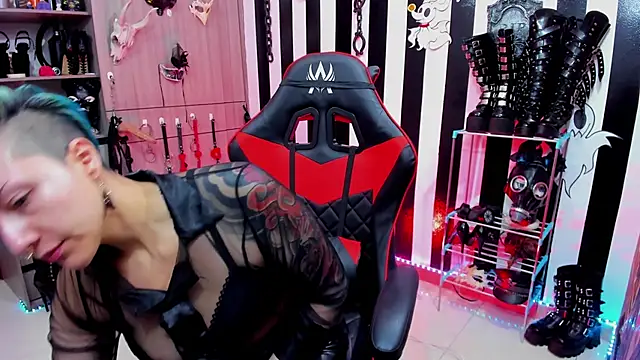 Snapshot of Mistress_Yelena chatting on 02.10.25 Mistress Yelena online show from 02.10.25