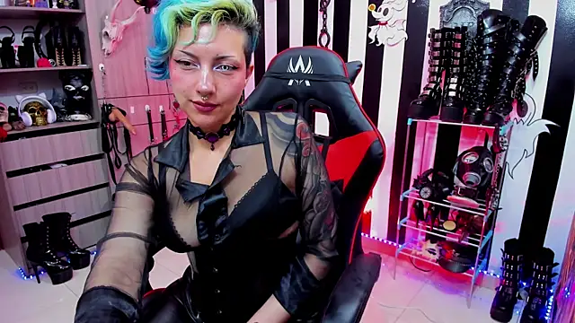 Snapshot of Mistress_Yelena chatting on 02.19.25 Mistress Yelena online show from 02.19.25