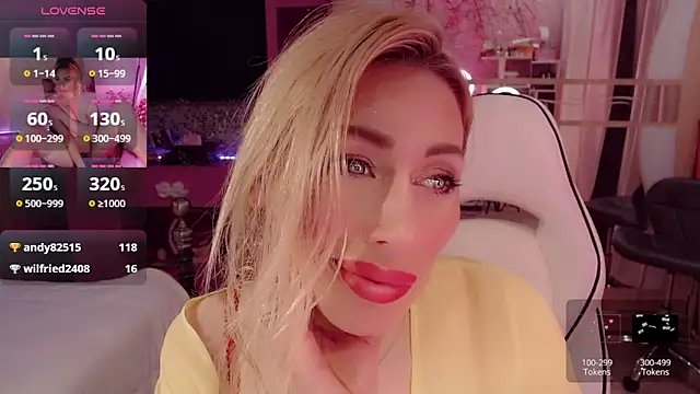 Snapshot of AnnieGOld_ chatting on 11.05.25 AnnieGOld online show from 11.05.25