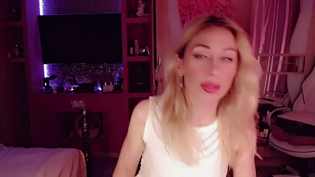 Snapshot of AnnieGOld_ chatting on 11.15.25 AnnieGOld online show from 11.15.25