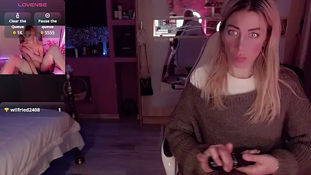 Snapshot of AnnieGOld_ chatting on 01.12.26 AnnieGOld online show from 01.12.26