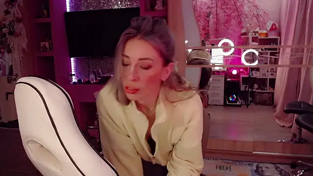 Snapshot of AnnieGOld_ chatting on 02.07.26 AnnieGOld online show from 02.07.26