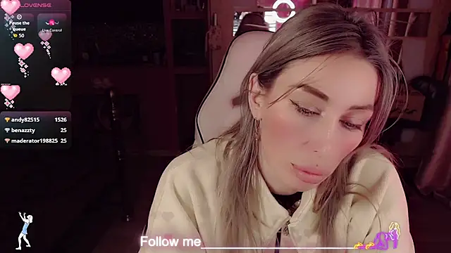 Snapshot of AnnieGOld_ chatting on 02.10.26 AnnieGOld online show from 02.10.26