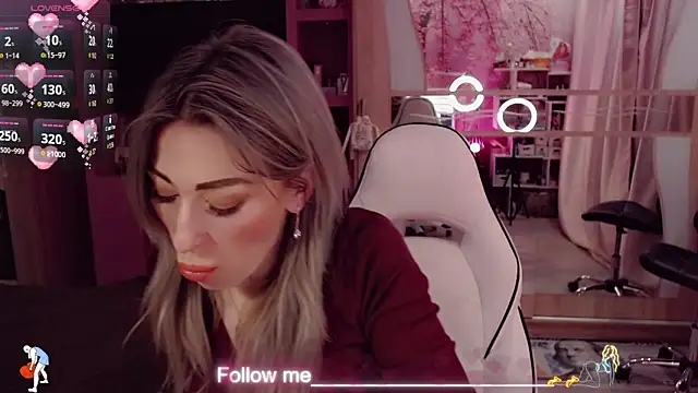 Snapshot of AnnieGOld_ chatting on 02.14.26 AnnieGOld online show from 02.14.26