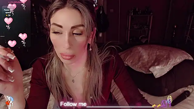 Snapshot of AnnieGOld_ chatting on 02.15.26 AnnieGOld online show from 02.15.26