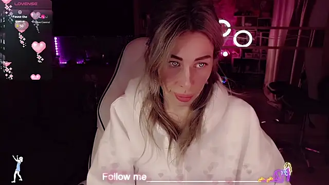 Snapshot of AnnieGOld_ chatting on 02.28.26 AnnieGOld online show from 02.28.26