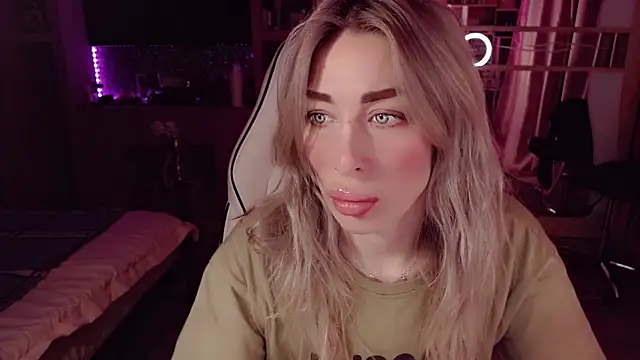 Snapshot of AnnieGOld_ chatting on 03.12.26 AnnieGOld online show from 03.12.26