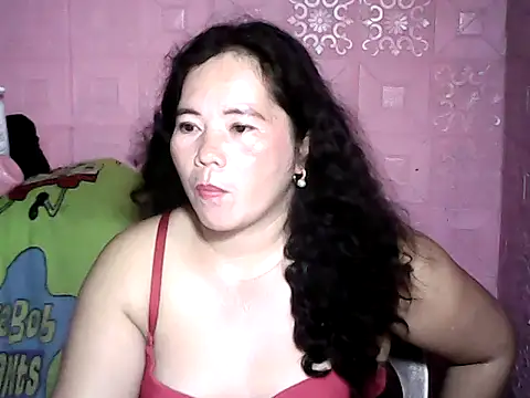 Snapshot of hotpusie_4u chatting on 11.12.25 hotpusie 4u online show from 11.12.25