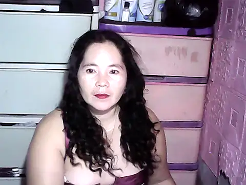 Snapshot of hotpusie_4u chatting on 12.16.25 hotpusie 4u online show from 12.16.25