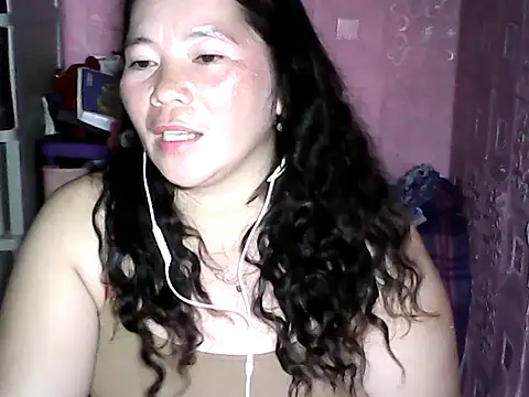 Snapshot of hotpusie_4u chatting on 02.25.26 hotpusie 4u online show from 02.25.26
