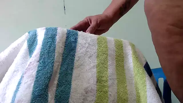 Snapshot of juanys_asshot chatting on 09.28.25 juanys asshot online show from 09.28.25