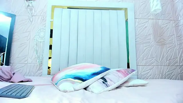 Snapshot of Rebecca_Mitchell chatting on 11.21.25 Rebecca Mitchell online show from 11.21.25