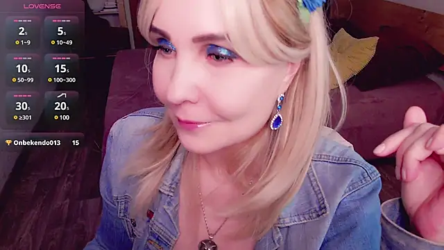 Snapshot of _unique_cam_ chatting on 03.15.25  unique cam  online show from 03.15.25