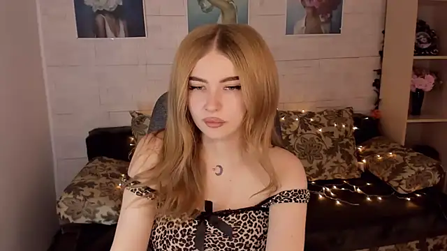 Snapshot of ViolettaLopez chatting on 01.05.25 ViolettaLopez online show from 01.05.25