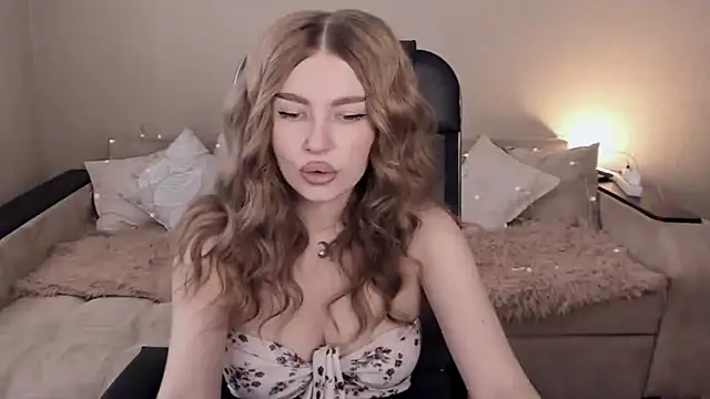 Snapshot of ViolettaLopez chatting on 02.10.25 ViolettaLopez online show from 02.10.25