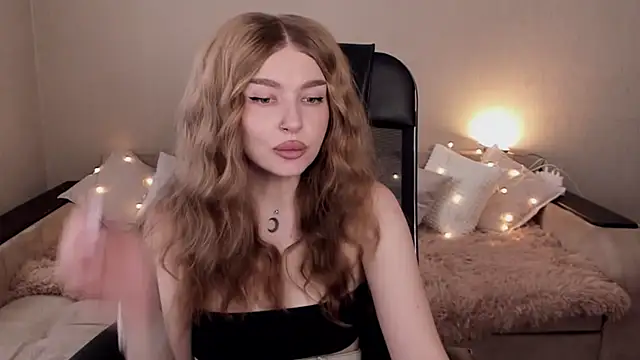 Snapshot of ViolettaLopez chatting on 02.12.25 ViolettaLopez online show from 02.12.25