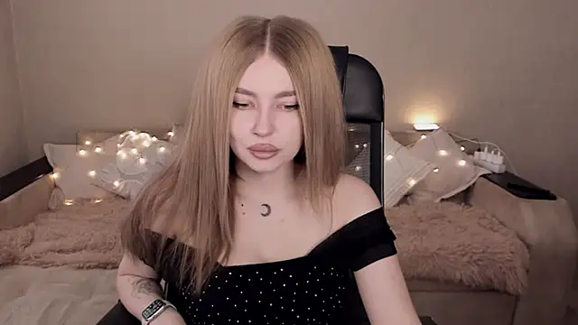 Snapshot of ViolettaLopez chatting on 02.15.25 ViolettaLopez online show from 02.15.25