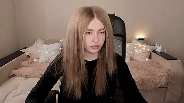 Snapshot of ViolettaLopez chatting on 02.16.25 ViolettaLopez online show from 02.16.25